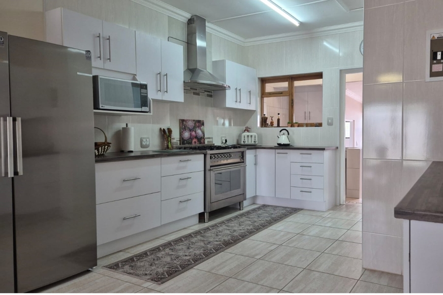 4 Bedroom Property for Sale in Stilbaai Wes Western Cape
